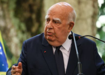 Morre aos 90 anos o embaixador Marcos Azambuja, referência da diplomacia brasileira. Foi secretário-geral do Itamaraty e embaixador na França e na Argentina.