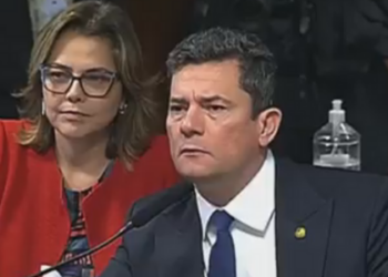 Senadores Leila Barros e Sérgio Moro apoiam a criação de uma CPI no Senado para investigar fraudes no INSS. Descontos irregulares em aposentadorias podem ter afetado mais de 800 mil pessoas.