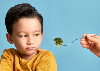 Nova lei garante nutrição adequada e terapia alimentar para pessoas com autismo no SUS. Medida combate seletividade alimentar e amplia acesso a acompanhamento especializado.