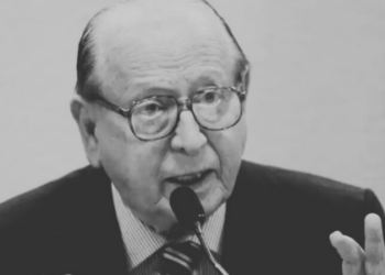 Morre aos 97 anos Evanildo Bechara, referência na língua portuguesa e membro da Academia Brasileira de Letras. Corpo foi velado no Rio. Veja seu legado e contribuições.