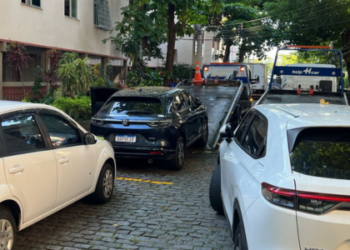 Motoristas do Rio estão isentos de pagar reboque e estadia ao retirar veículos roubados e recuperados no Pátio Legal. Veja quem tem direito, como funciona e os documentos necessários.