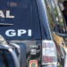 Polícia Federal desativa fábrica clandestina de cigarros em Vigário Geral, no Rio de Janeiro. Vinte e dois paraguaios foram resgatados e cinco homens presos. Estrutura pertencia a contraventor com ordem de prisão.