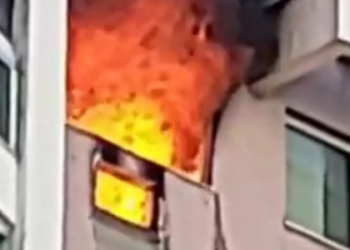 Incêndio em apartamento na Barra Olímpica, Rio de Janeiro, mobiliza Corpo de Bombeiros. Uma vítima foi atendida e liberada no local. Investigações seguem em andamento.