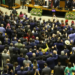 STF determina prazo até 30 de junho para que o Congresso atualize a distribuição de deputados por estado com base no Censo. Propostas em análise preveem mudanças no número total de parlamentares e na frequência do recenseamento.