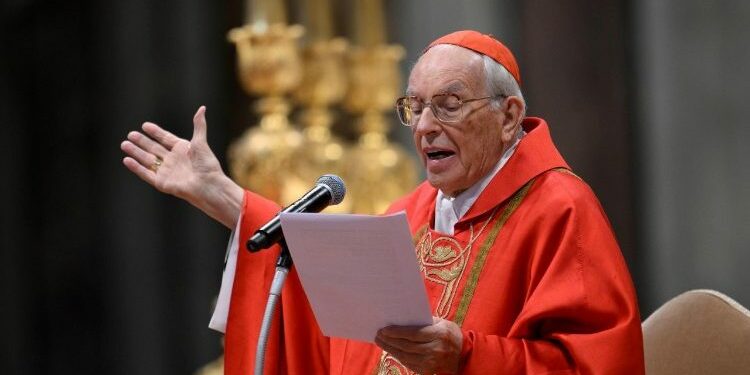 Cardeal Re durante a homilia   (@Vatican Media)