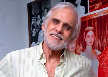 Francisco Cuoco, um dos grandes nomes da teledramaturgia brasileira, é velado nesta sexta (20) em São Paulo. Sepultamento ocorre às 16h em cerimônia restrita.