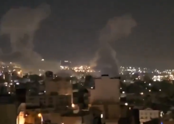 Contra-ataque iraniano veio após bombardeios de Israel a instalações nucleares; parte dos mísseis foi interceptada, mas sete pontos em Tel-Aviv foram atingidos.