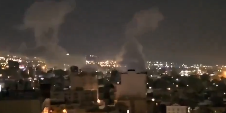 Contra-ataque iraniano veio após bombardeios de Israel a instalações nucleares; parte dos mísseis foi interceptada, mas sete pontos em Tel-Aviv foram atingidos.