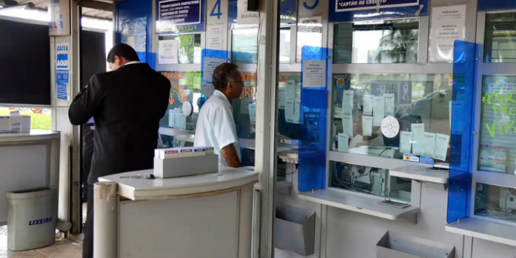 Com prêmio estimado em R$ 250 milhões, a 15ª edição da Quina de São João será sorteada neste sábado (29). Apostas vão até as 18h e prêmio será dividido se ninguém acertar as cinco dezenas.