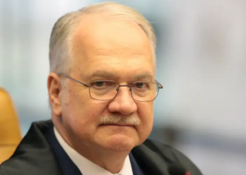 O ministro Edson Fachin, do STF, pediu explicações à prefeitura e à Câmara do Rio sobre a lei que cria divisão armada da Guarda Municipal com servidores temporários. A norma é alvo de duas ADPFs por suposta inconstitucionalidade.