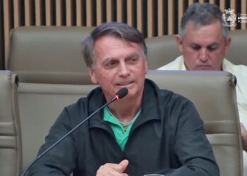 Jair Bolsonaro é diagnosticado com pneumonia viral e segue tratamento em Brasília