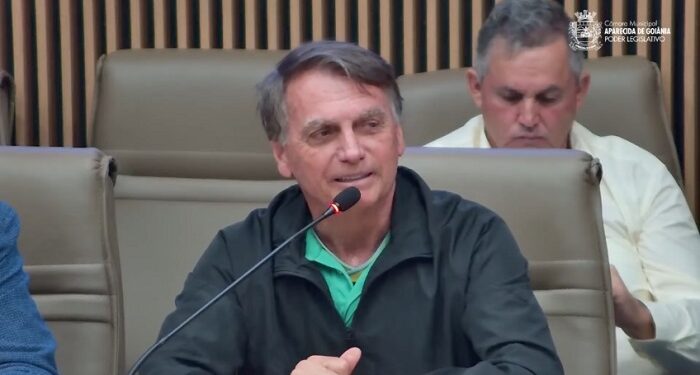 Jair Bolsonaro é diagnosticado com pneumonia viral e segue tratamento em Brasília