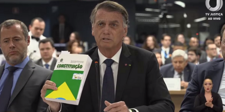 Em depoimento ao STF, Jair Bolsonaro negou tentativa de golpe após as eleições de 2022, alegou que buscou alternativas legais e reafirmou que sempre agiu dentro da Constituição.
