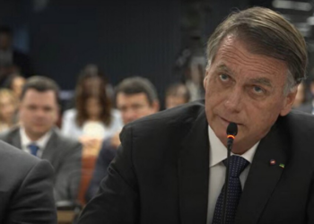 Em depoimento ao STF, Bolsonaro nega ter articulado golpe de Estado, afirma que reuniões com militares eram informais, minimiza a minuta apreendida com Torres e pede desculpas a Moraes por ataques passados.