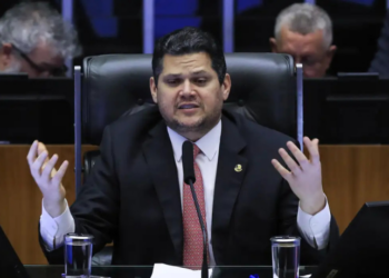 CPMI do INSS é instalada no Congresso para investigar fraudes em descontos de aposentadorias. Comissão terá 180 dias e pode apurar prejuízo de até R$ 3 bilhões.