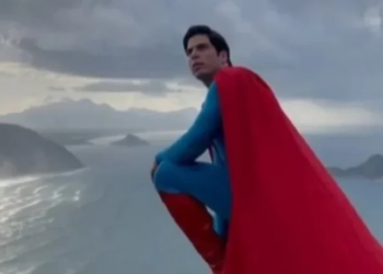 Equipe de 'Superman' visita o Cristo Redentor no Rio de Janeiro durante tour mundial. Estreia do filme está marcada para 10 de julho.
