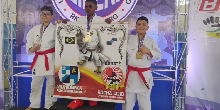 Alunos da Vila Olímpica Polo Jardim Bangu brilham na 3ª etapa do Circuito Fluminense de Karatê e levam 39 medalhas. Equipe é vice-campeã mesmo com menos da metade das inscrições da primeira colocada.