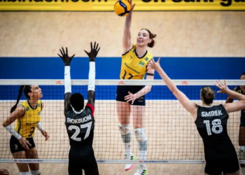 Seleção brasileira feminina de vôlei vence o Canadá por 3 a 0 na Liga das Nações, em Istambul. Júlia Bergmann e Júlia Kudiess brilham na partida.