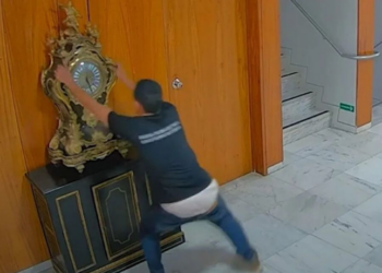 Alexandre de Moraes determina nova prisão de homem que destruiu relógio de Dom João VI em 8 de janeiro. Juiz mineiro que autorizou soltura será investigado por exceder sua competência.