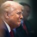 Donald Trump criticou Israel por continuar bombardeios após anunciar cessar-fogo com o Irã. Ele alertou que novas ações violam gravemente o acordo firmado.