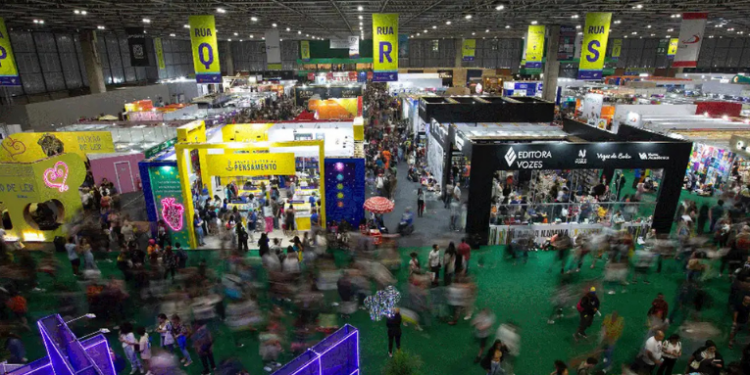 a bienal do livro rio 2025 bate recorde histórico: 740 mil visitantes e 6,8 milhões de livros vendidos. evento reforça o papel do rio como capital mundial do livro.