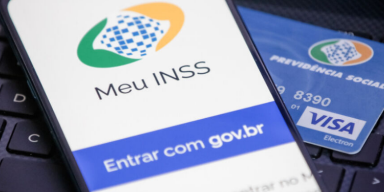Governo prepara acordo para ressarcir aposentados por descontos indevidos no INSS
