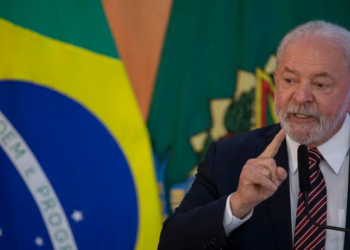 Levantamento do Instituto Paraná mostra queda na popularidade do presidente Lula. Desaprovação chega a 56,7%, e avaliação ruim ou péssima soma 47,5%.