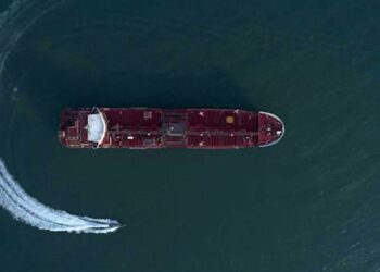 Escalada entre Israel e Irã faz preço do petróleo disparar e ameaça atingir US$ 300 por barril