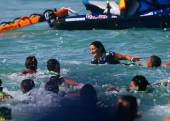 Pela 1ª vez desde 2016, Brasil não vence a etapa da WSL em casa. Luana Silva chega à final em Saquarema e segue na briga por vaga nas finais em Fiji.
