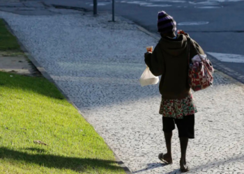 Inmet emite alertas laranja para ventos e onda de frio em 7 estados, com risco de temperaturas abaixo de 5 °C e fortes chuvas até segunda-feira (30).