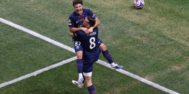 PSG vence o Inter Miami por 4 a 0 nas oitavas da Copa do Mundo de Clubes e aguarda Flamengo ou Bayern nas quartas. João Neves brilha com dois gols.