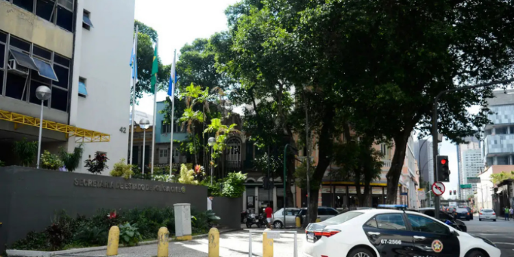 Polícia Civil realiza operação em nove estados contra grupo acusado de estupro, tortura e divulgação de imagens íntimas. Crimes eram cometidos com transmissão online pelo Discord. Quatro suspeitos já foram presos.