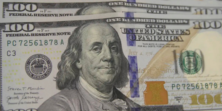 Mercado financeiro brasileiro tem dia de euforia: dólar recua para R$ 5,435, menor valor desde setembro de 2023, e Ibovespa acumula alta de 15,44% no semestre. Veja os fatores que impulsionaram o mercado.