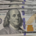 Mercado financeiro brasileiro tem dia de euforia: dólar recua para R$ 5,435, menor valor desde setembro de 2023, e Ibovespa acumula alta de 15,44% no semestre. Veja os fatores que impulsionaram o mercado.
