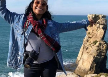 Corpo de Juliana Marins, brasileira morta em acidente na Indonésia, chega ao Rio nesta quarta (2). Família critiga atrasos e pede nova autópsia no Brasil.