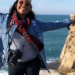 Corpo de Juliana Marins, brasileira morta em acidente na Indonésia, chega ao Rio nesta quarta (2). Família critiga atrasos e pede nova autópsia no Brasil.