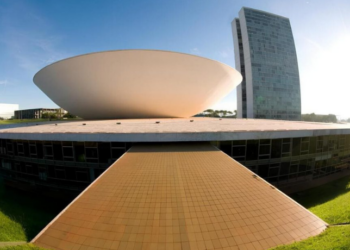 Arnaldo Jardim afirma que o Brasil deve aprovar a mistura B15 de biodiesel ainda este mês, após ações para combater adulterações e fortalecer fiscalização.