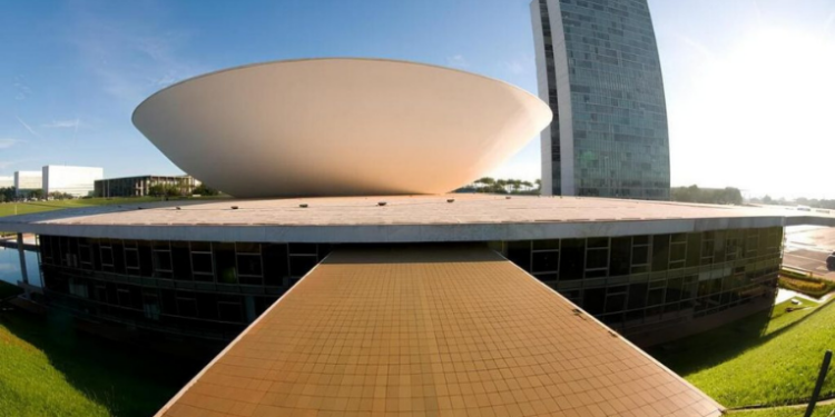 Arnaldo Jardim afirma que o Brasil deve aprovar a mistura B15 de biodiesel ainda este mês, após ações para combater adulterações e fortalecer fiscalização.