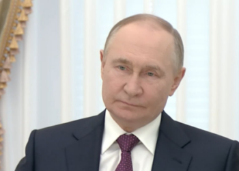 vladimir putin recebeu o chanceler iraniano, seyed abbas araghchi, em moscou após ataques dos eua a instalações nucleares do irã e aumento das tensões com israel. reunião sinaliza aproximação entre moscou e teerã diante da crise