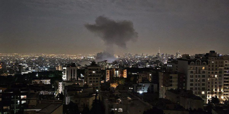 Prefeitos de Macaé e Nova Friburgo deixaram Israel rumo à Jordânia nesta segunda (16), após conflitos no Oriente Médio. Missão oficial de segurança pública foi interrompida pela guerra.