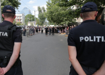 Autoridades da Moldávia detêm Aleksei Petrovich, líder do partido Pobeda, no Aeroporto de Chisinau. Opositor acusa o governo de perseguição política e repressão à liberdade de expressão.