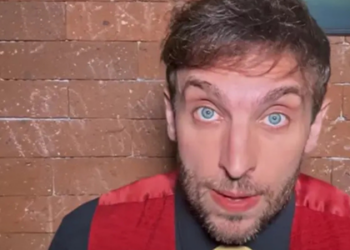 Condenado a mais de oito anos de prisão, Leo Lins se defende em vídeo e diz que show é ficção; caso repercute na mídia internacional e levanta debate sobre liberdade de expressão.