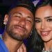 Bruna Biancardi revelou que já é casada com Neymar. A confirmação foi feita em uma resposta no Instagram. O casal espera a segunda filha, Mel, para o segundo semestre.