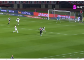 São Paulo é superado pelo Vasco no Morumbi e ouve vaias da torcida. Com desempenho fraco, time tricolor preocupa no Brasileirão. Confira os detalhes da partida.