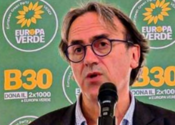 Deputada Carla Zambelli entra na mira do Parlamento italiano. Angelo Bonelli pede extradição e sugere rever leis para retirar cidadania de condenados por crimes contra a democracia.