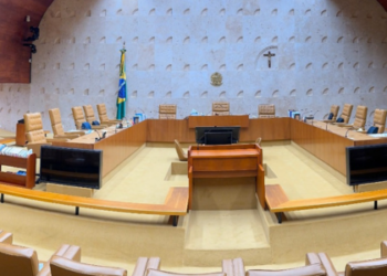 STF decide se redes sociais podem ser obrigadas a remover conteúdo ofensivo da internet sem ordem judicial. Julgamento discute responsabilidade de plataformas como Google e Facebook.