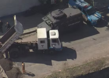 Polícia Militar realiza operação em Brás de Pina, no Complexo de Israel, Zona Norte do Rio, para conter avanço do tráfico e reforçar segurança dos moradores.