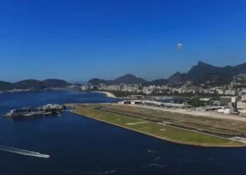 Por segurança, o Aeroporto Santos Dumont será fechado nos dias 6 e 7 de julho durante a Cúpula do Brics. Voos serão redirecionados ao Galeão. Mudanças também afetam os dias 5 e 8.