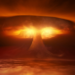 Durante visita a Hiroshima, Tulsi Gabbard afirmou que o mundo nunca esteve tão próximo de um conflito nuclear. Ela critica a elite política e os belicistas por alimentarem tensões e pede mobilização global pelo desarmamento.