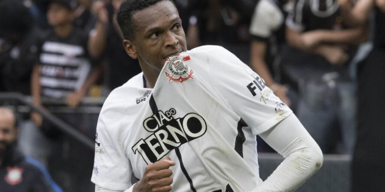 O ex-atacante da Seleção Brasileira, Jô, foi preso no Aeroporto de Guarulhos por falta de pagamento de pensão alimentícia. Esta é a terceira vez que o jogador é detido pelo mesmo motivo em pouco mais de um ano.
